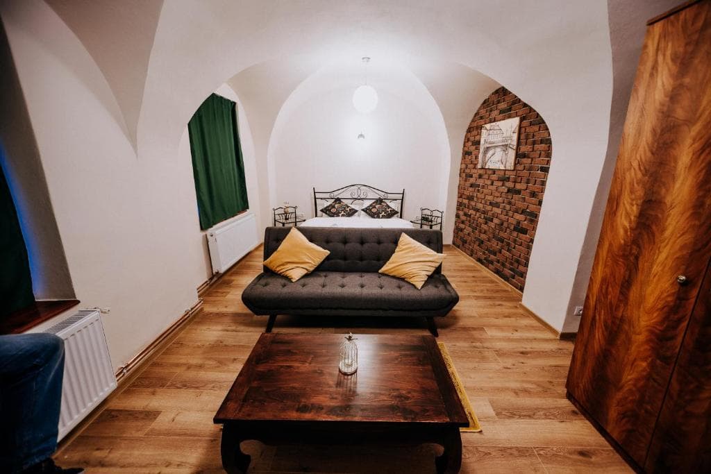 Central am Brukenthal — main view